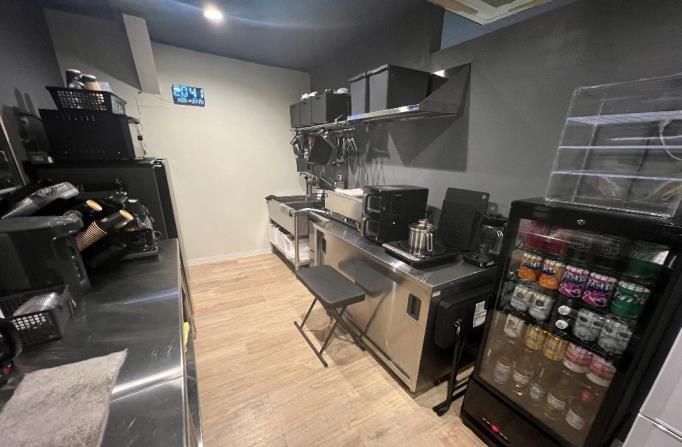 【品川区】1日乗降5.4万人×商店街動線×駅徒歩3分／武蔵小山パルム沿い・2階カフェバー居抜き